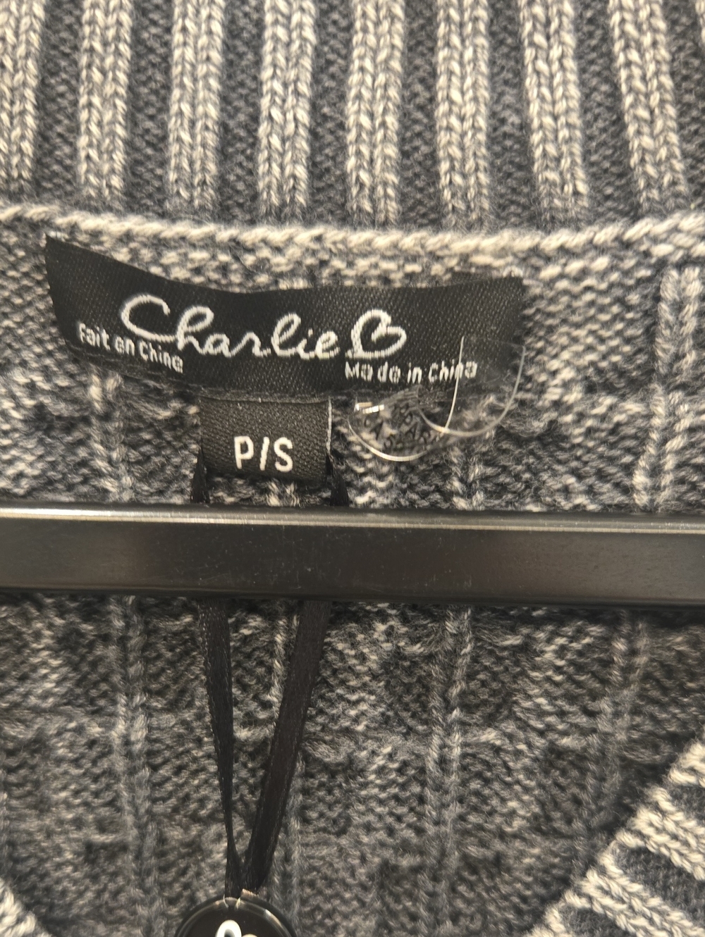 NWT Charlie B Cable-Knit V-Neck Sweater Vest in Gray. Size Small. - Picture 2 of 4